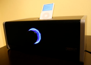 Illustration for article titled iPod Dock Bracket FINALE, Altec Lansing IMV712 vs. Griffin Amplifi